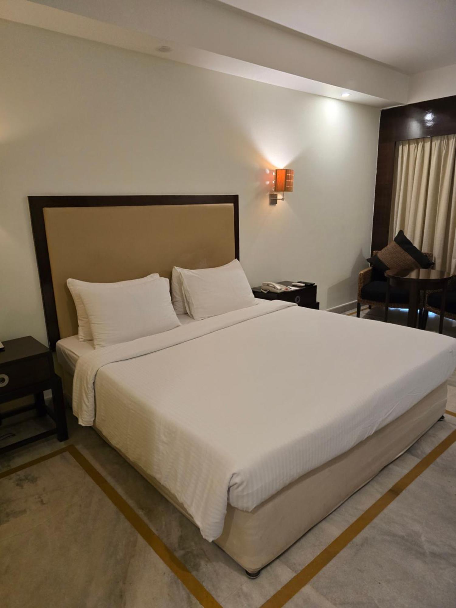 Royal Orchid Central Kireeti Hampi, Hospet Bilik gambar