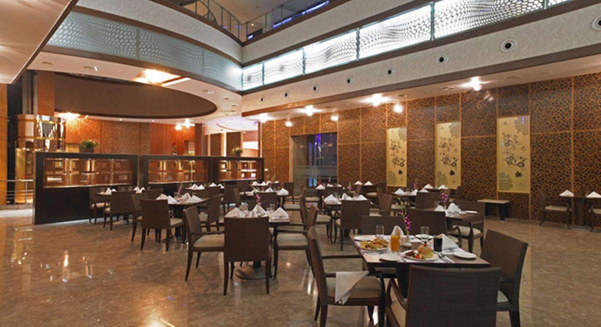 Royal Orchid Central Kireeti Hampi, Hospet Restoran gambar
