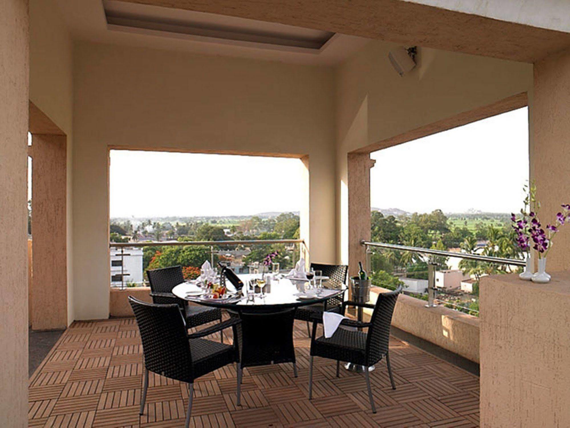 Royal Orchid Central Kireeti Hampi, Hospet Luaran gambar