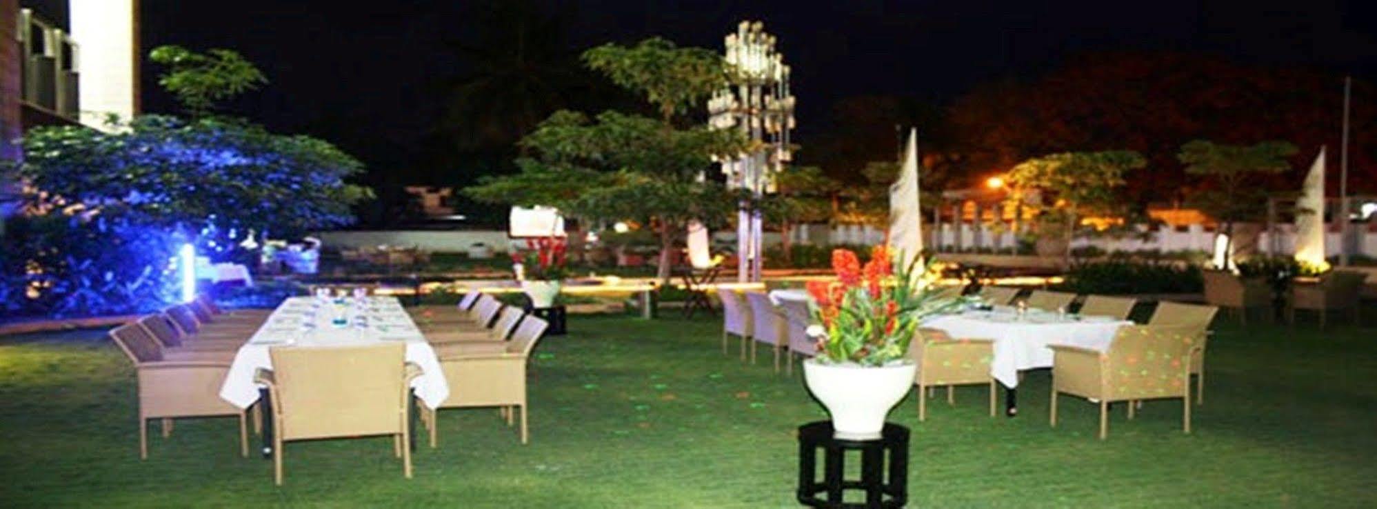 Royal Orchid Central Kireeti Hampi, Hospet Luaran gambar
